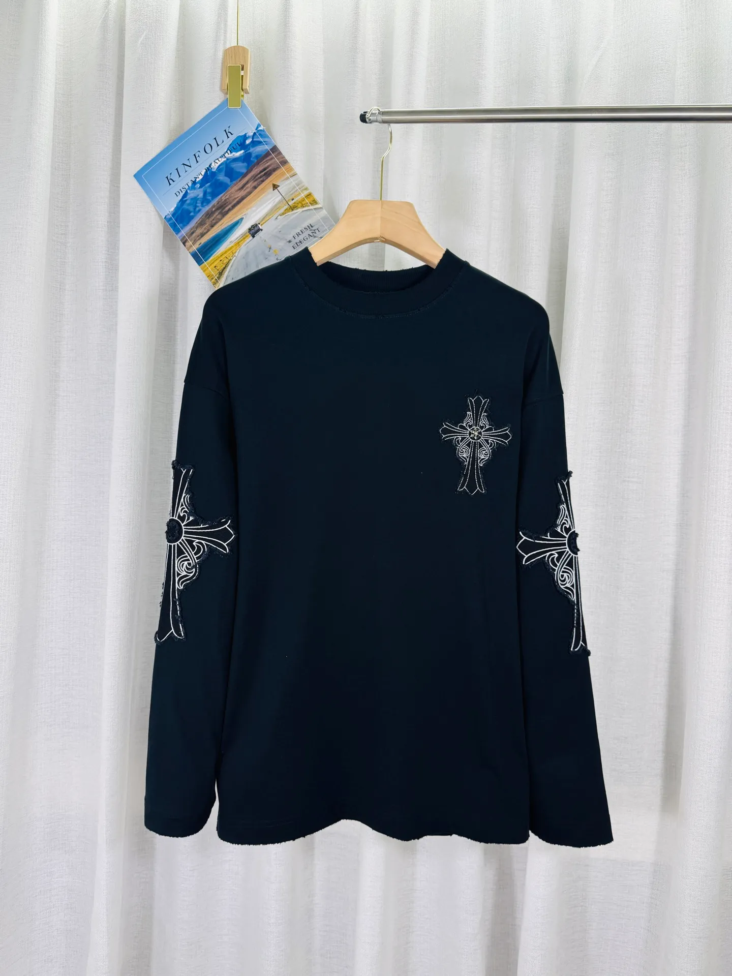 P250 ch high version Chrome Hearts 2025 new autumn and winter cross patch washed spray horse slip long-sleeved T-shirt, fabric: 26 double yarns, 320 grams weight, patch embroidery, heavy wash Printing process: patch embroidery, intercolor spray horse slip process Color: black Size: S M L XL Style number: 5186